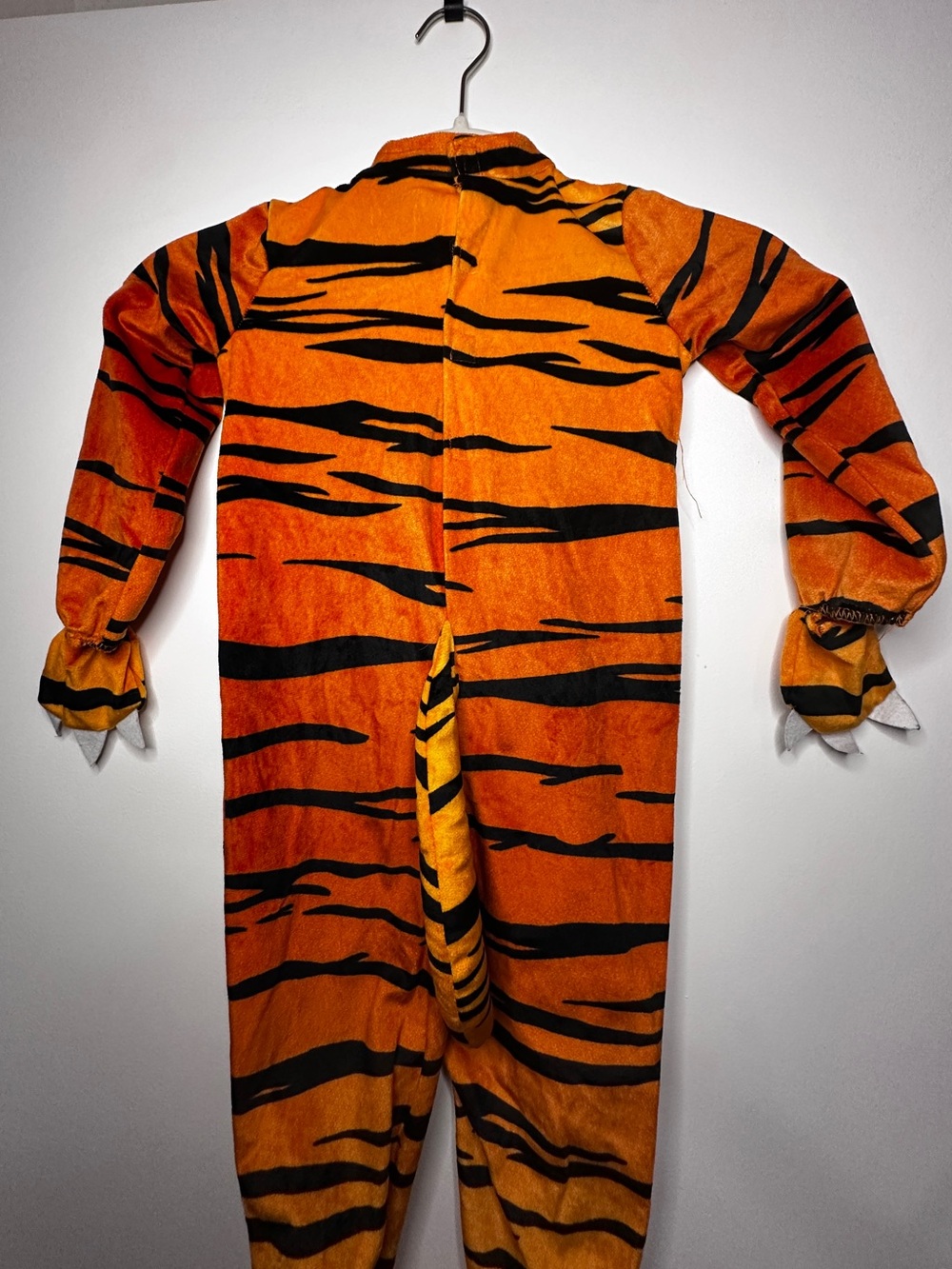 Spirit Halloween Toddler Tiger Costume Hooded Jumpsuit Size 2T - Picture 8 of 9